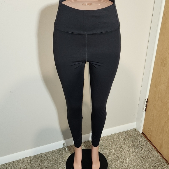 YITTY Black High-Waisted Leggings for Versatile Wear - Picture 7 of 10